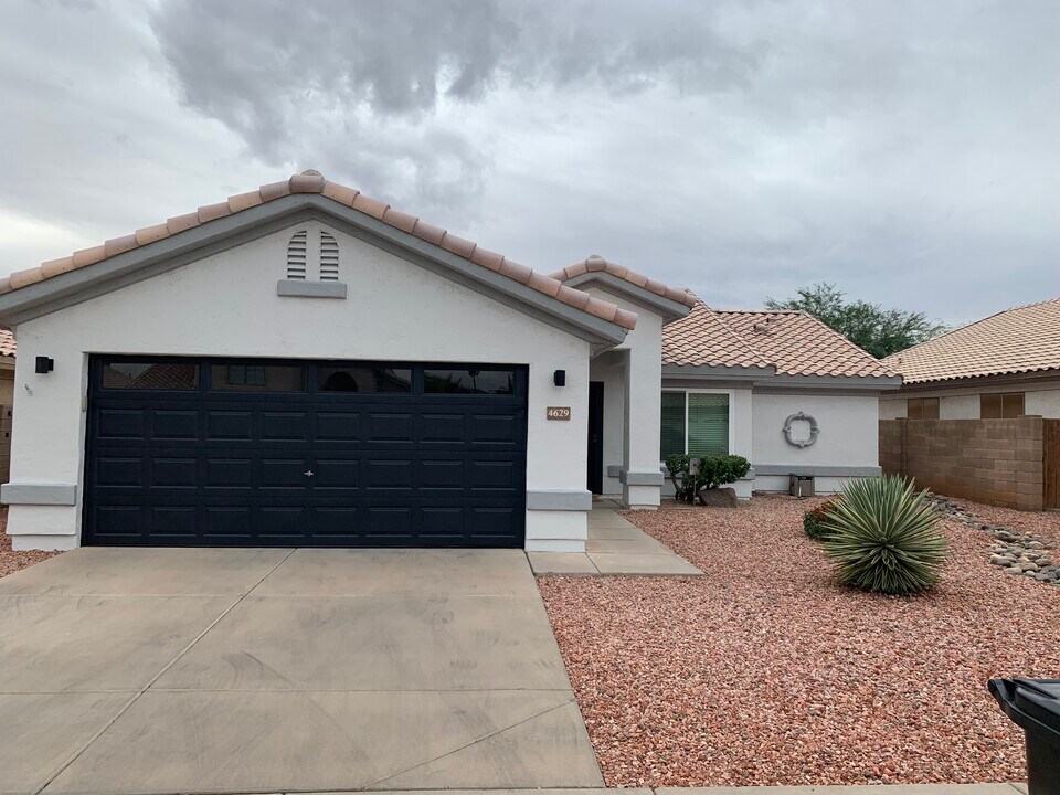 4629 E Lavender Ln in Phoenix, AZ - Foto de edificio