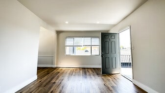 4848 St Charles Pl, Unit 5