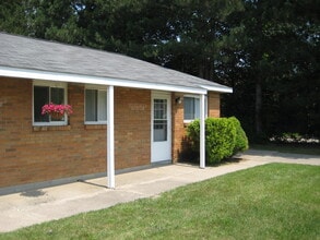 180 W Lake Lansing Rd, Unit Lake Lansing Rd in East Lansing, MI - Building Photo - Building Photo