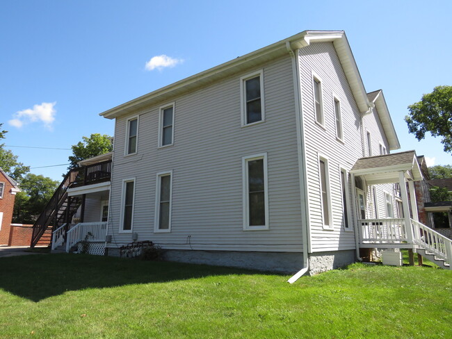 306 E Main St in Ottawa, IL - Building Photo - Building Photo