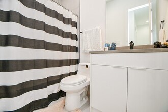 7603 Jacquelyn Gdns Ln in Houston, TX - Foto de edificio - Building Photo