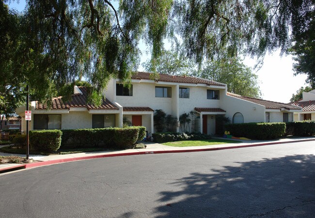 1050 Partridge Dr in Ventura, CA - Foto de edificio - Building Photo