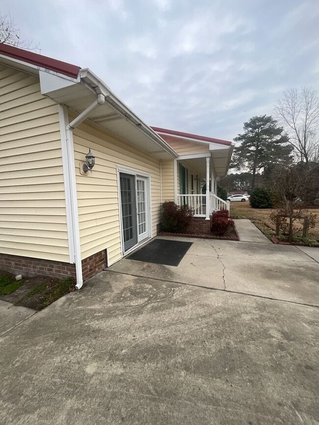 4326 Bridge St in Hope Mills, NC - Building Photo - Building Photo