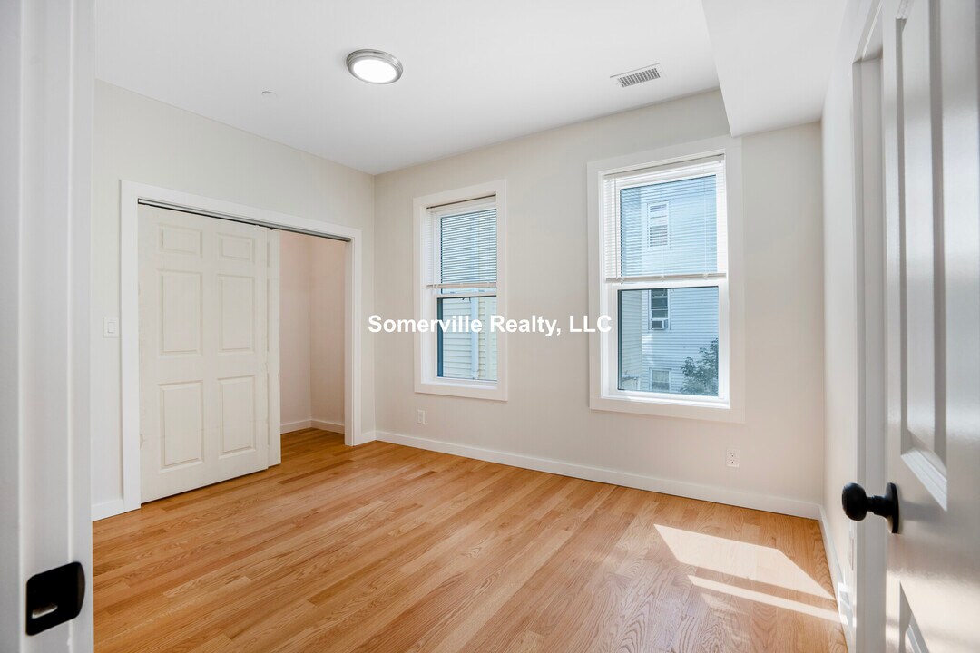 27 Linden St, Unit 3 in Somerville, MA - Building Photo