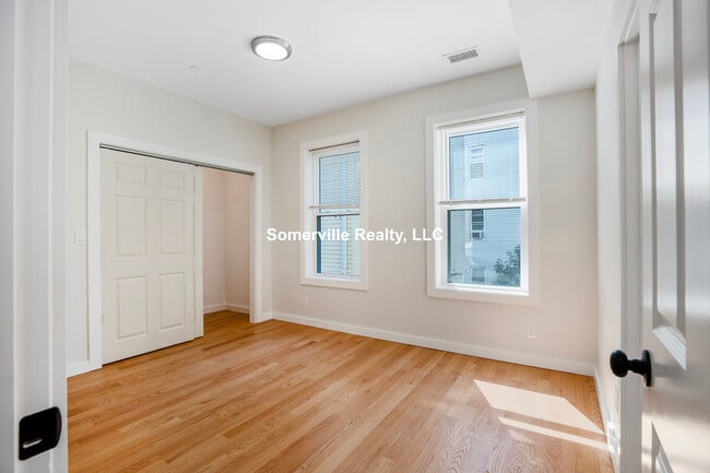 27 Linden St, Unit 3