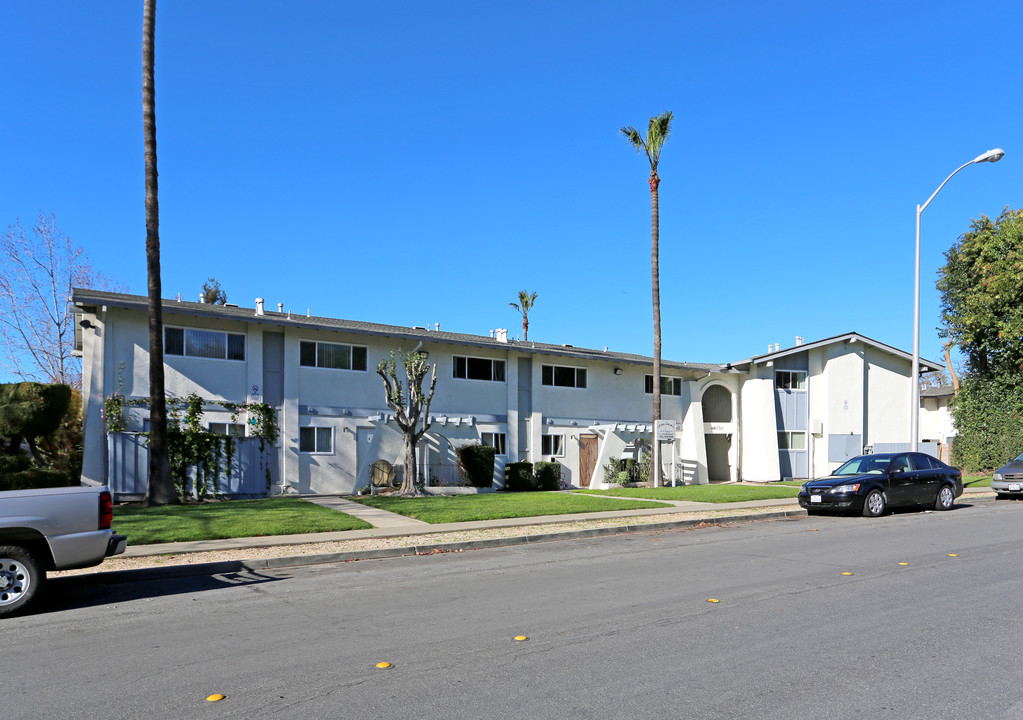 Country Lane Apartments in Fremont, CA - Building Photo