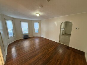 60-62-62 Acushnet Ave in Springfield, MA - Foto de edificio - Building Photo