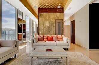 3750 S Las Vegas Blvd in Las Vegas, NV - Foto de edificio - Building Photo