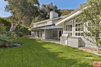 1277 N Norman Pl in Los Angeles, CA - Building Photo - Building Photo