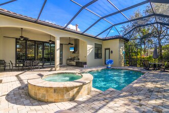 9325 Vercelli Ct in Naples, FL - Building Photo - Building Photo