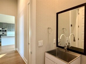 6325 Florencia Ln in Austin, TX - Building Photo - Building Photo