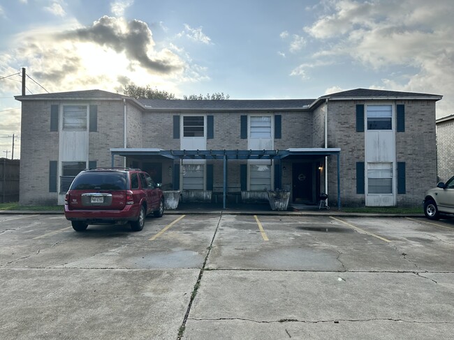 121 Regency Ave in Victoria, TX - Building Photo - Building Photo