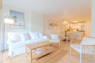 10 Lemoyne Ave in Hilton Head Island, SC - Building Photo