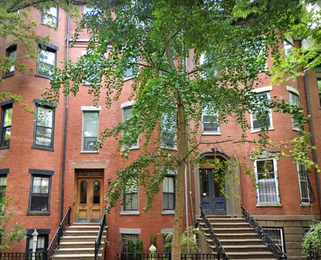 property at 39 E Springfield St