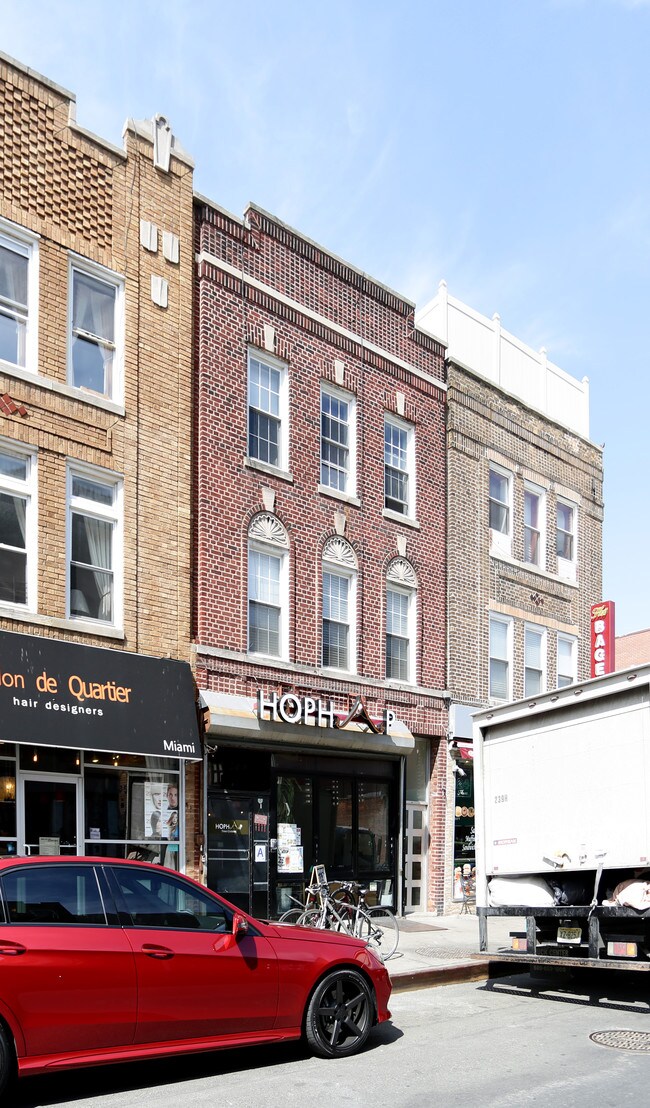 204 Smith St