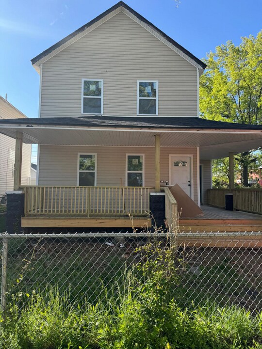 6211 Lawn Ave in Cleveland, OH - Building Photo