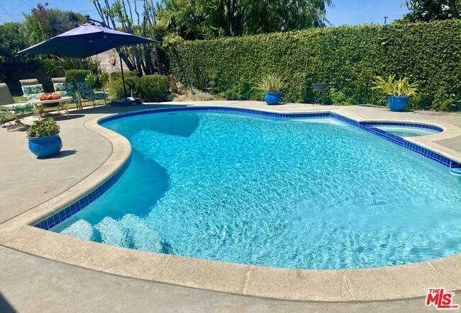 property at 6633 S Sherbourne Dr