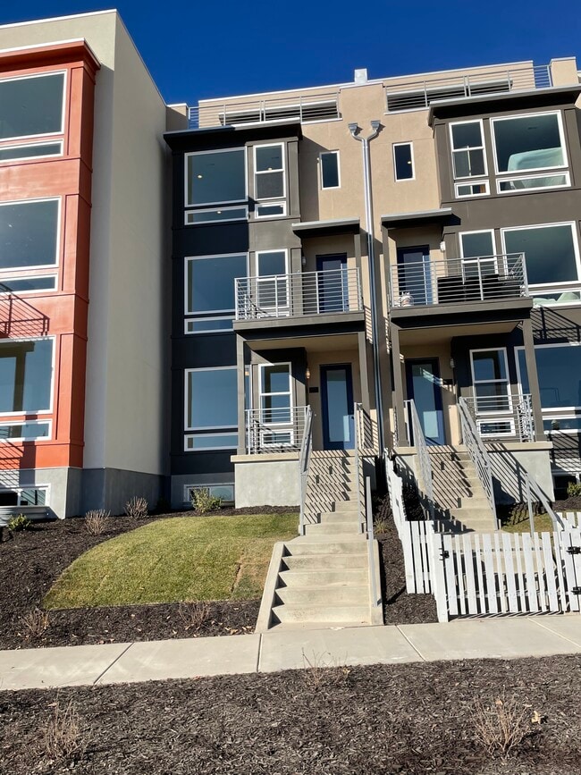 1474 W Cook Ln in Farmington, UT - Building Photo - Building Photo