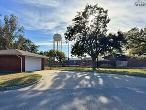 703 Pecan St in Burkburnett, TX - Building Photo - Building Photo