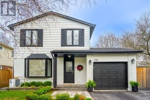 176 William Roe Blvd in Newmarket, ON - Building Photo