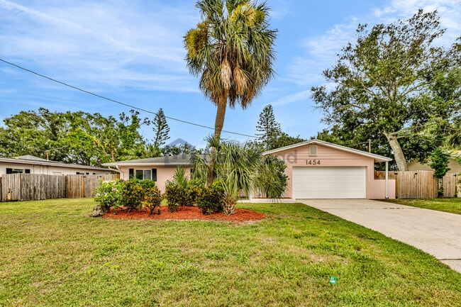 property at 1454 45th Ave NE