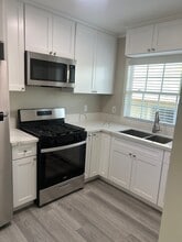 2541 Walnut St, Unit UnitB in Huntington Park, CA - Building Photo - Building Photo