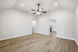 230 E Johnson St in Denison, TX - Building Photo - Building Photo