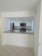 7075 NW 186th St in Hialeah, FL - Building Photo - Building Photo
