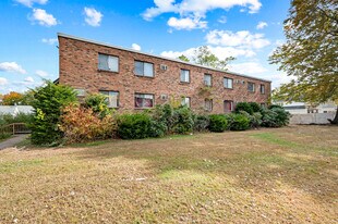 18 Signor St in East Hartford, CT - Building Photo