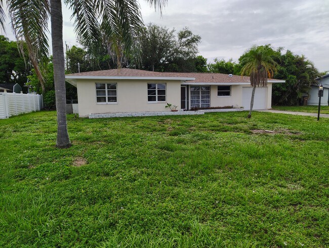 property at 5220 Versailles Ct