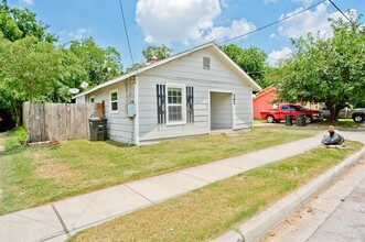 2429 Lillian St in Fort Worth, TX - Foto de edificio - Building Photo