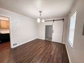 2710 Henderson Rd in White Oak, PA - Building Photo - Building Photo