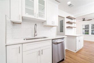 2215 Gordon Cir in Smyrna, GA - Foto de edificio - Building Photo