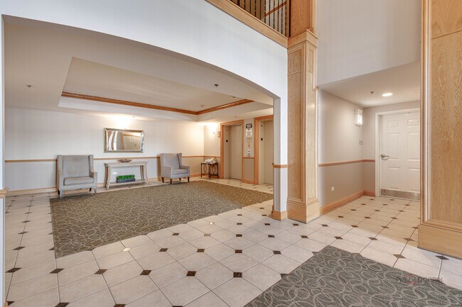 8727 W Bryn Mawr Ave in Chicago, IL - Building Photo - Building Photo