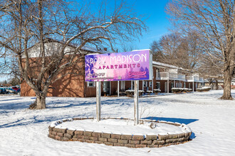 Park Madison Apartments in Burlington, IA - Building Photo - Building Photo