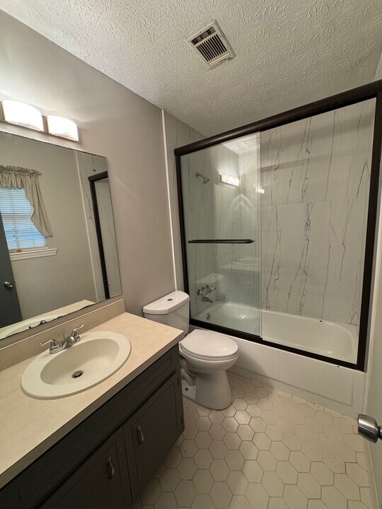2945 Sawgrass Trail SW in Lilburn, GA - Foto de edificio