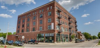 1862 W Fond du Lac Ave in Milwaukee, WI - Building Photo