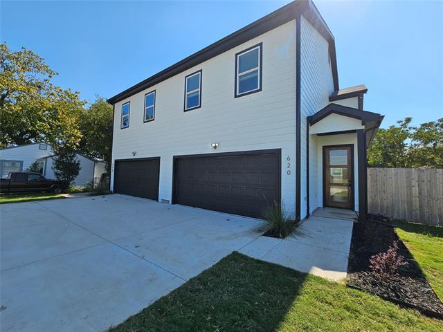 620 W Avenue F in Garland, TX - Building Photo