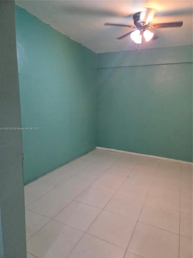 3411 NW 72nd Way in Hollywood, FL - Building Photo - Building Photo