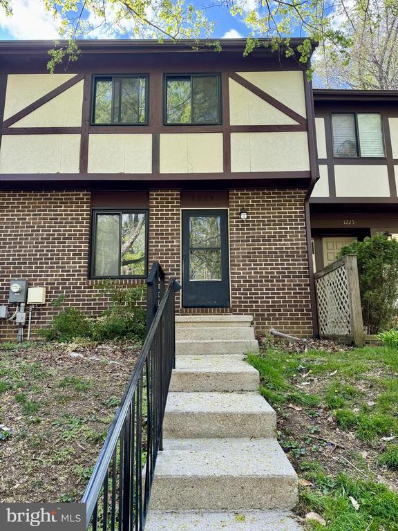 property at 1223 Springwood Ct
