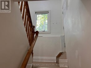 39-39 Dennis Dr in King City, ON - Building Photo - Building Photo