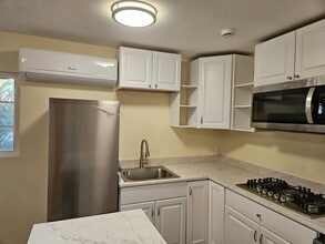 837 Via Juanita in San Marcos, CA - Foto de edificio - Building Photo