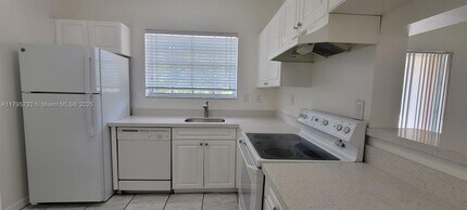 2121 NW 96th Terrace in Pembroke Pines, FL - Building Photo - Building Photo