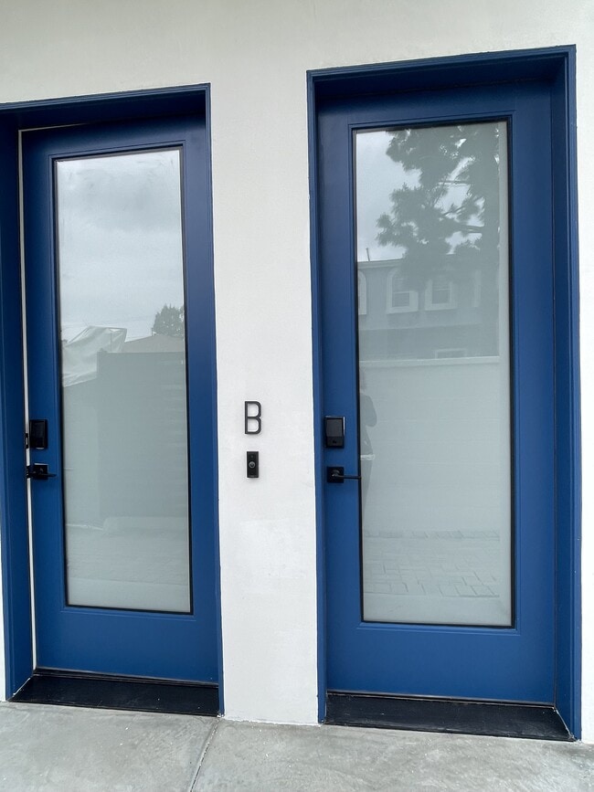 8655 Higuera St, Unit B in Culver City, CA - Foto de edificio - Building Photo