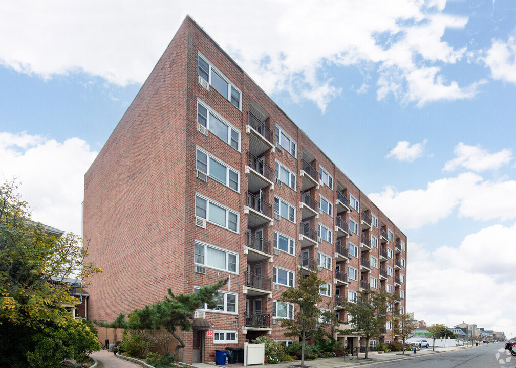 The Beach House in Long Beach, NY - Building Photo