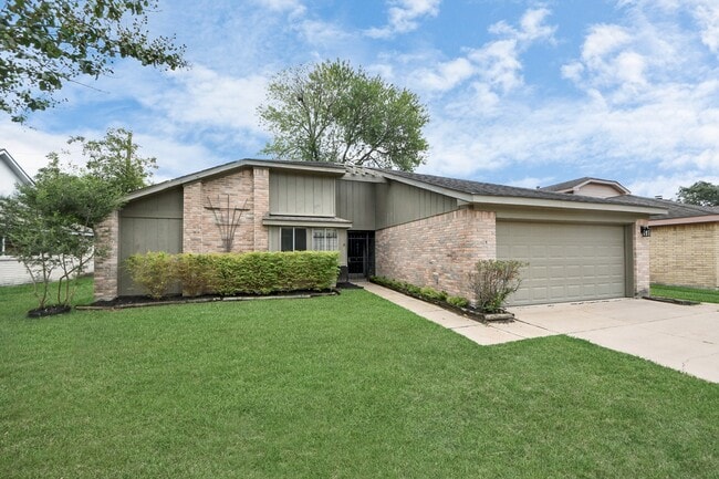 1207 Park Knoll Ln