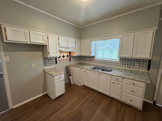 1000 12th St in Midfield, AL - Building Photo - Building Photo