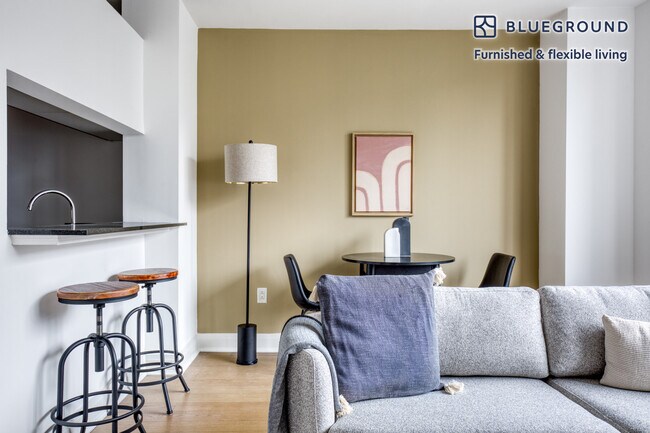 222 E 34th St in New York, NY - Building Photo - Building Photo