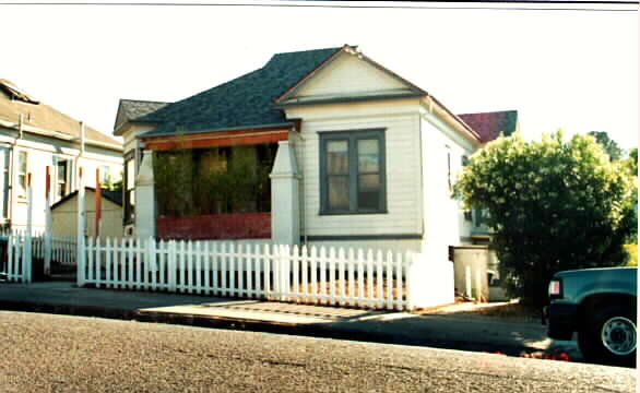 333 Liberty St in Petaluma, CA - Building Photo - Building Photo