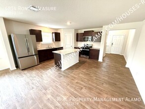 6814 Rondo Measure in San Antonio, TX - Building Photo - Building Photo